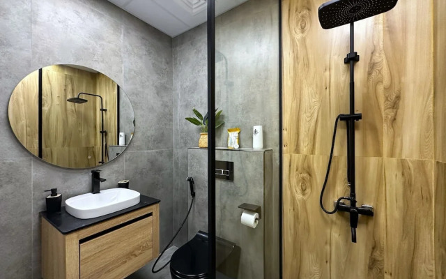 Ultra Luxury Flat Fully Upgrade &Balcony
