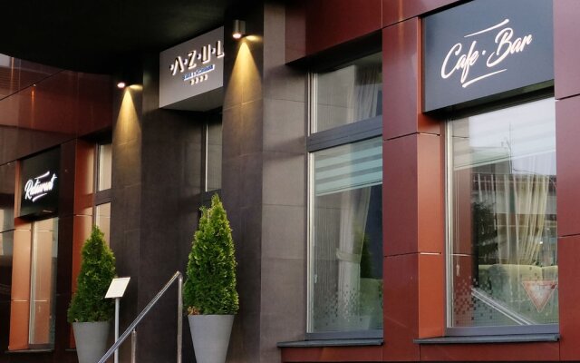 AZUL Hotel & Restaurant