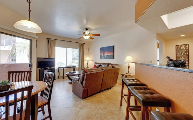 Communal Pool: Sunny First-floor Condo in Phoenix
