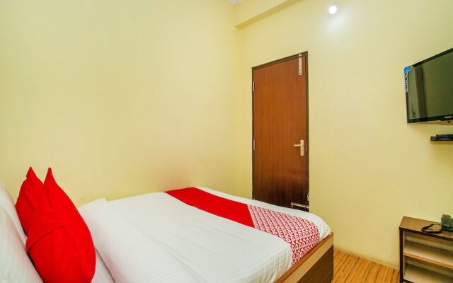 OYO 16937 Alankar Residency
