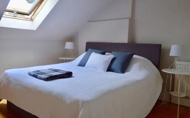 4 Bedroom Clock Tower Apartment In Edinburgh