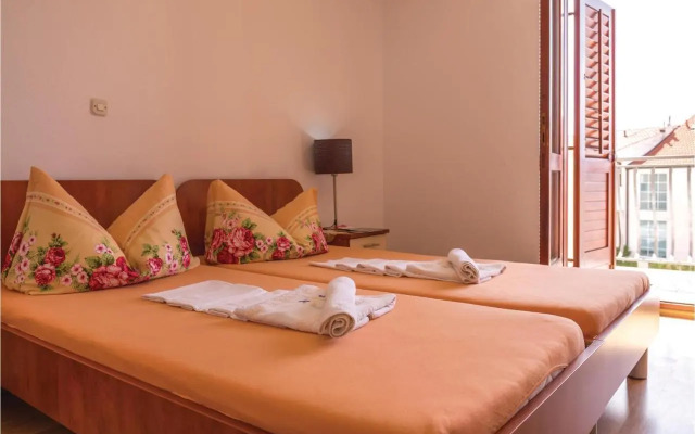 Two-Bedroom Apartment Makarska with Sea View 02