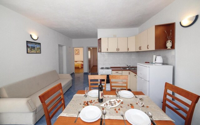 Nice Home in Slatine With Wifi and 5 Bedrooms