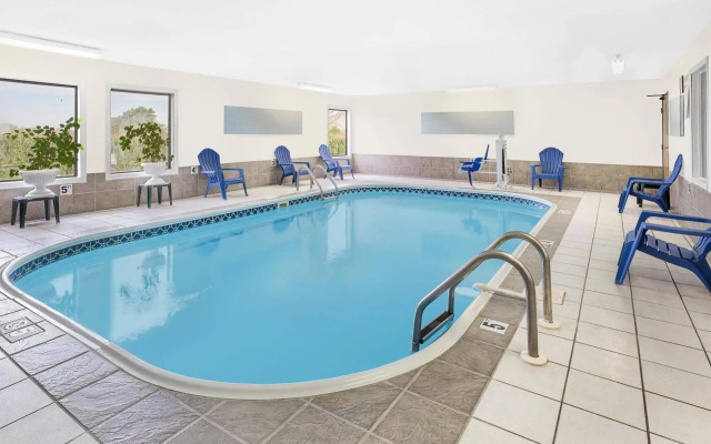 Super 8 by Wyndham Galesburg