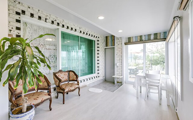 Yeoju Ipobo Riverside Pension