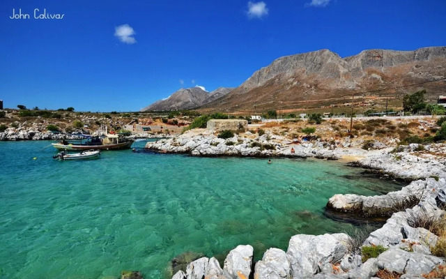 Studio in Gialia, With Wonderful sea View and Enclosed Garden