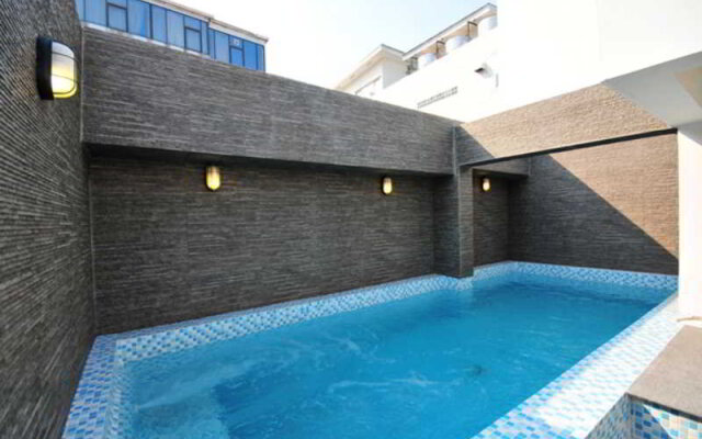 Win Long Place managed by Win Long