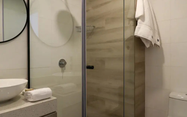 w Sophisticated 2BR With Balcony in Miraflores