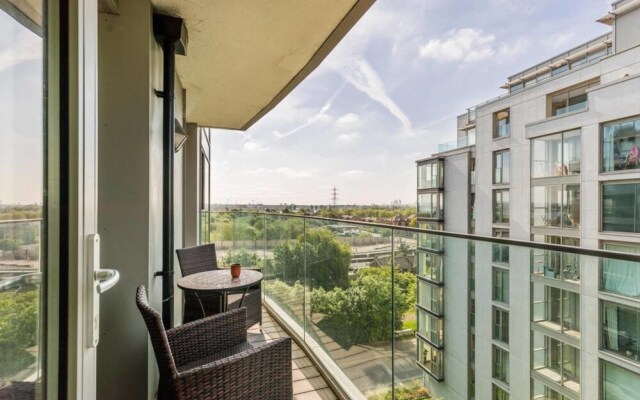 Stunning 2BR Home In Tottenham Hale W/balcony