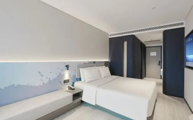 Shenyang Tiexi Square Baogong Street Light Residence Hotel