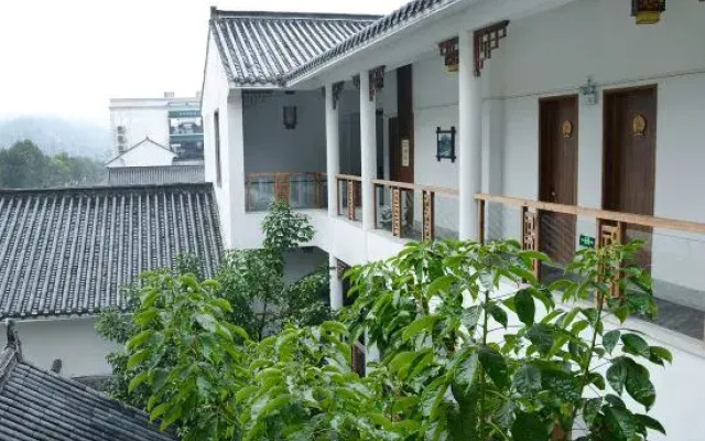 Zhenyangxia Scenic Area Theme Inn