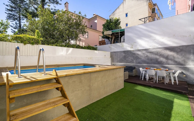 Suburban Serenity Family Home With Pool