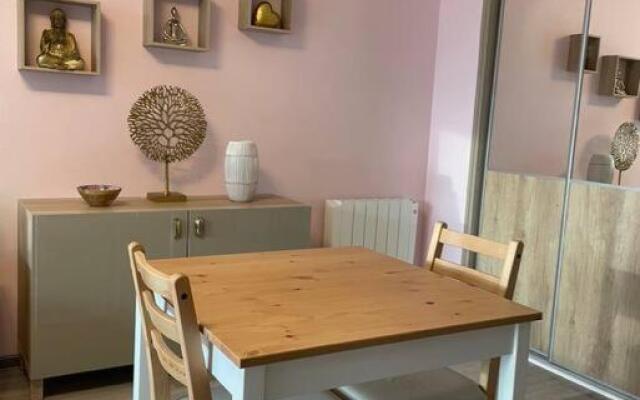 Petit Studio Zen avec parking gratuit réservé