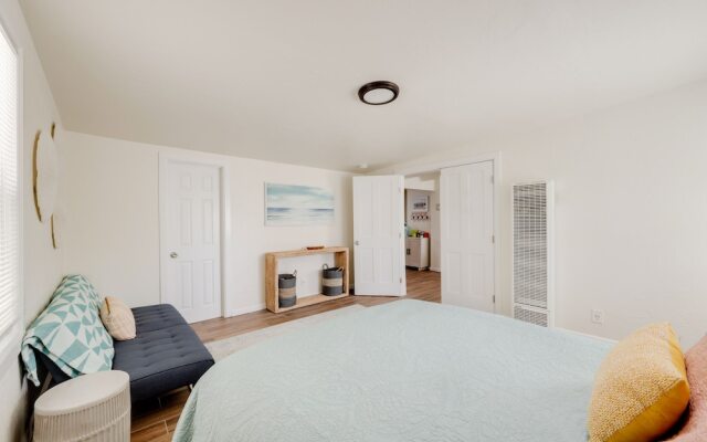 Pet-friendly Cayucos Home: Walk to Public Beach!