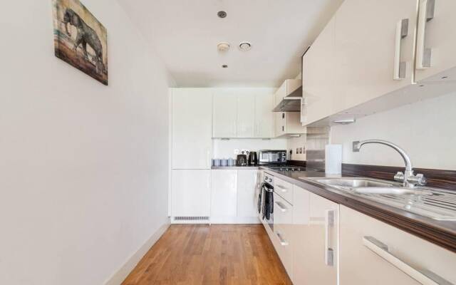 Immaculate 1-bed Apartment in London - Mydas Place