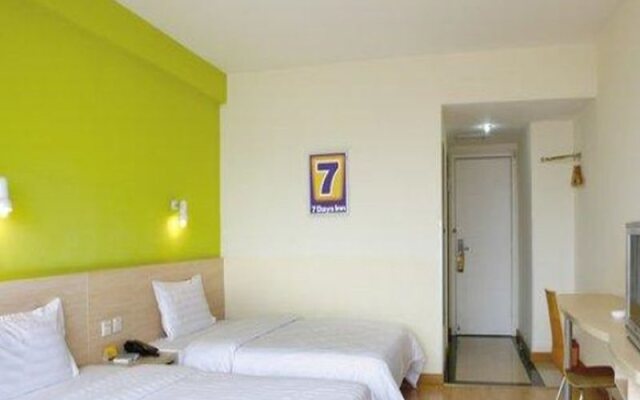 7Days Inn Korla Li Xiang Road Kongque River Branch