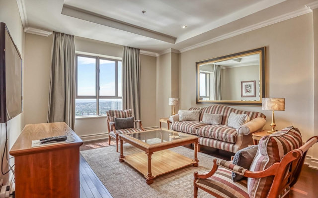 Deluxe One-Bedroom Apartment