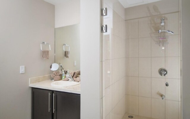 Beautiful 2 Bedroom Pacifico Condo by the Pool