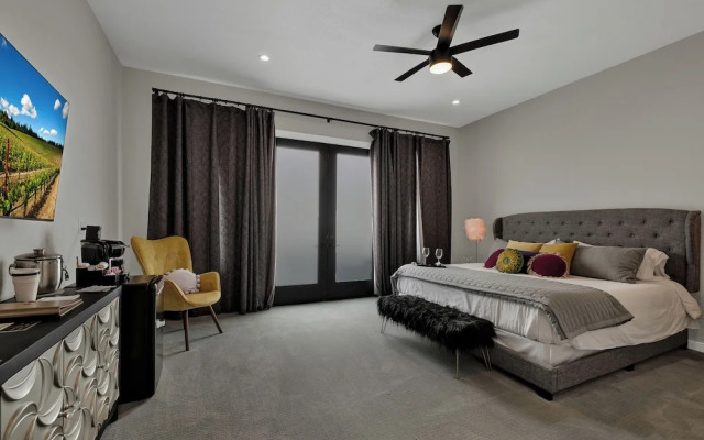 The Bentley Hotel - Mona Lisa Room - Pool View