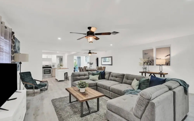 Private Heated Pool & Lovely Home