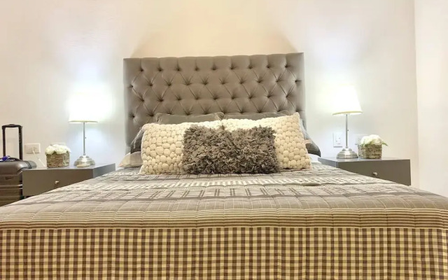 Sleeps 4-6-amazing 2 Bedroom Ph With Bbq & Jacuzzi