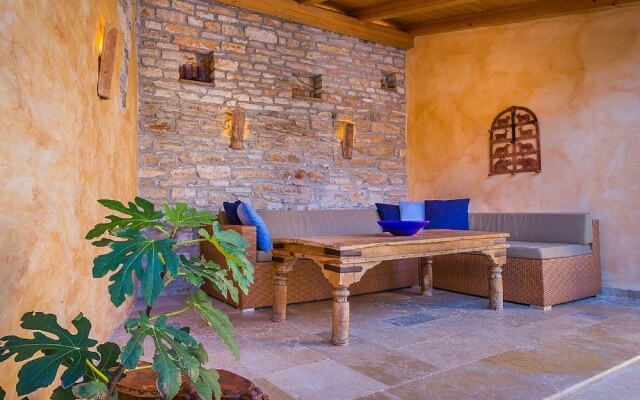 Beautiful Villa Consisting of two Houses With Private Pool, Near Pula and Beach