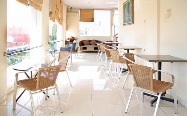 DPT 33 Budget Hotel