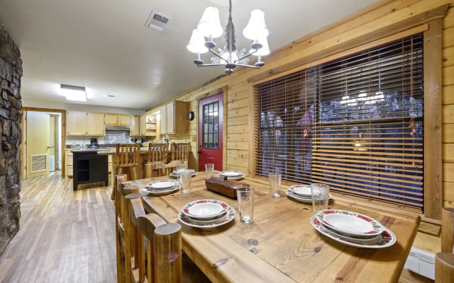 Lacey Dogwood Family Cabin With Free Wifi and Private BBQ by Redawning