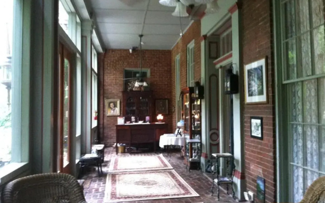 Corners Mansion Inn - A Bed & Breakfast