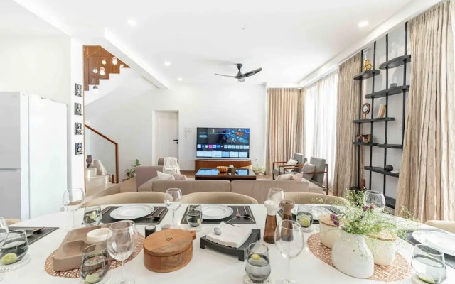 Luxury 4bhk Pool Villa - Sunset View