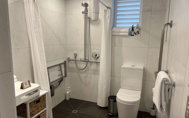 Queenstown House Luxury Lakeside Apartments