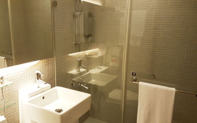 The Riverside Hotel International