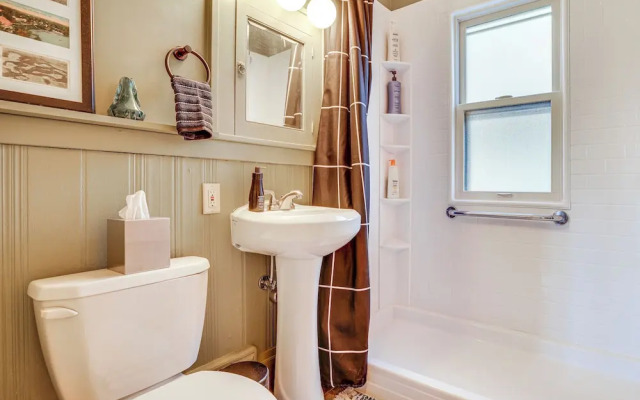 Walk to Beach + Lake Nokomis: Minneapolis Home!