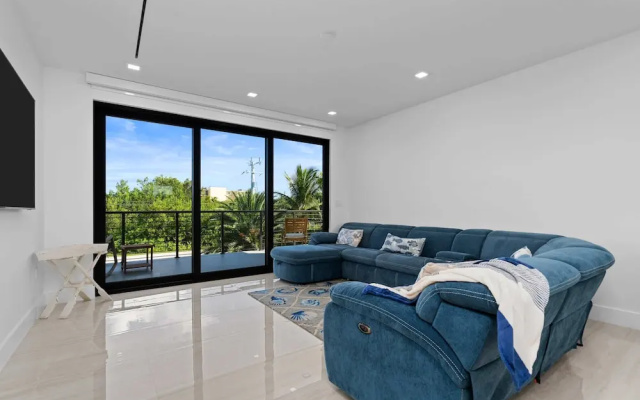 Ocean Muse Lux Waterfront Escape Pool Dock