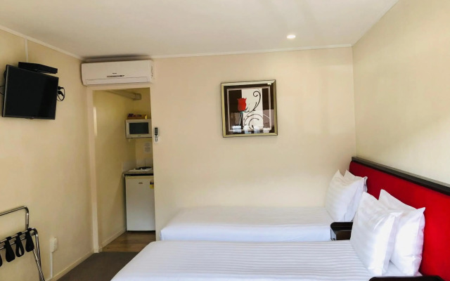 Tudor Court Motor Lodge