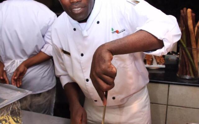 Travellers Beach Hotel & Club