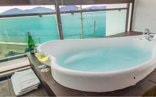 Geoje Rockspa Pension