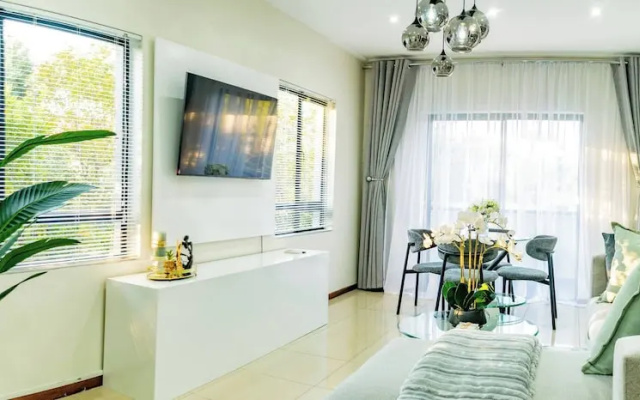 Apt 2 Bed in Stunning Golf Estate