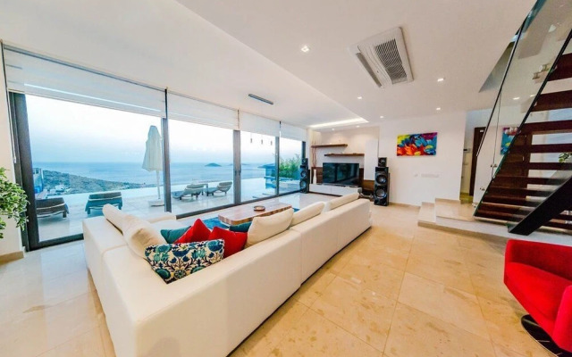 Villa Ausoleil by Akdenizvillam