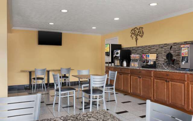 Super 8 by Wyndham Whites Creek/ Nashville NW Area