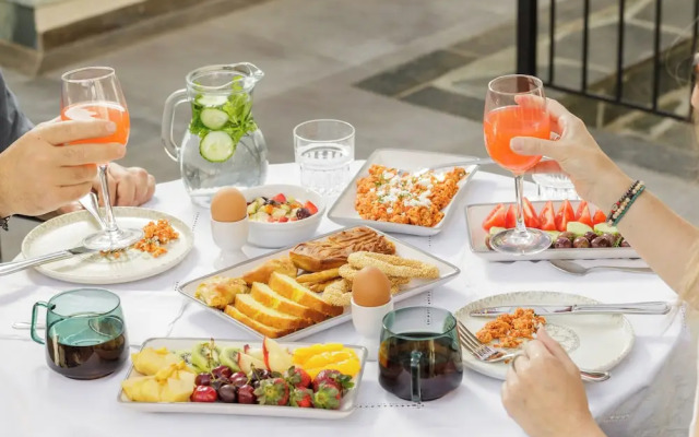 Meydani Suites