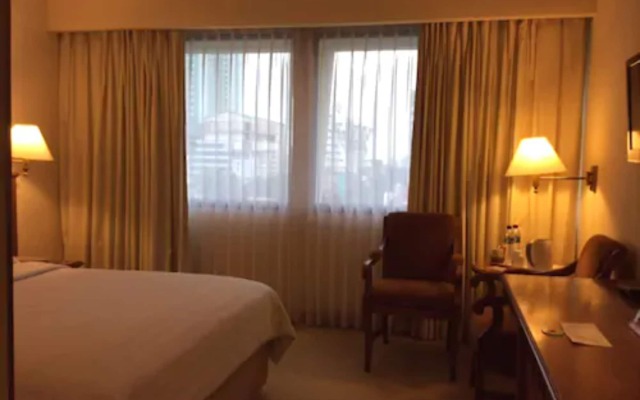Elmi Hotel