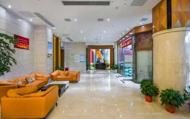 Jinfeng Hotel (Louxing Square Spring Garden Pedestrian Street Store)