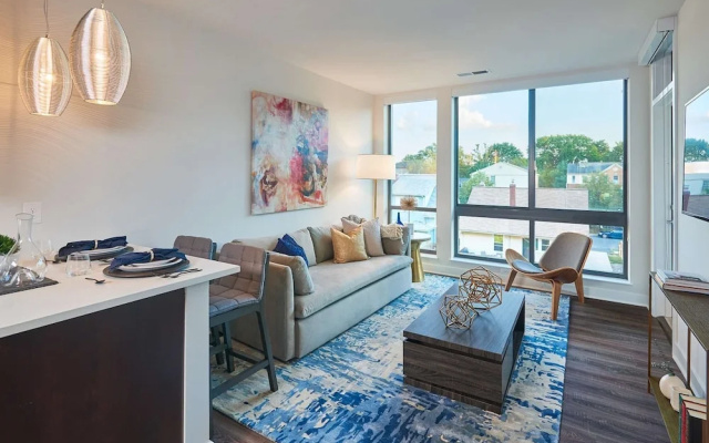 Global Luxury Suites Clarendon Metro