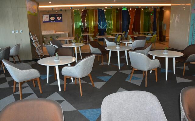 Holiday Inn Express Yingkou Onelong Plaza by IHG