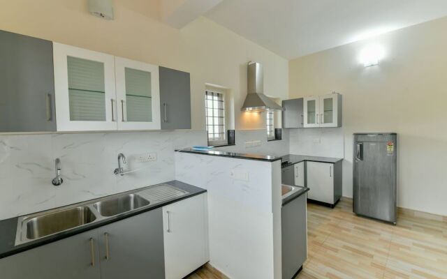 OYO 18602 Home Spacious Stay Near Lulu Mall