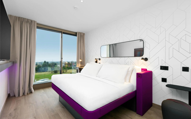 YOTEL Geneva Lake – Guest Rooms – Founex