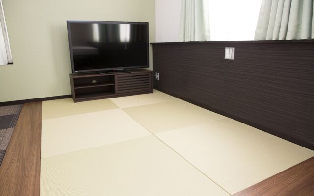 Universal Hotel Reborn