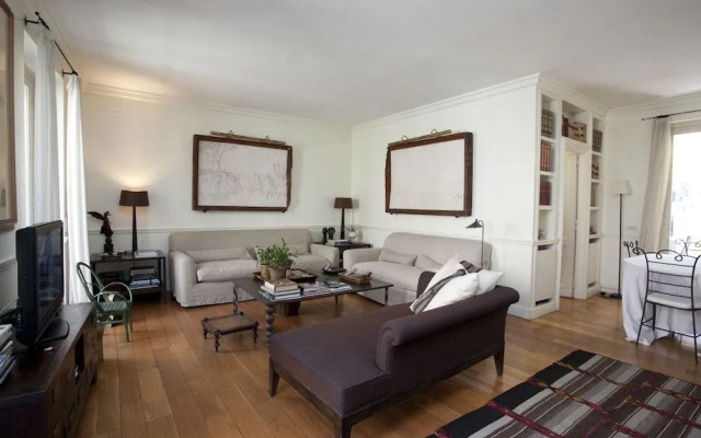 Princely Penthouse on the Pilgrims' Way