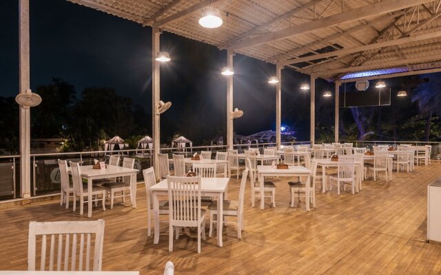 Foxoso La Beach Resort & Spa